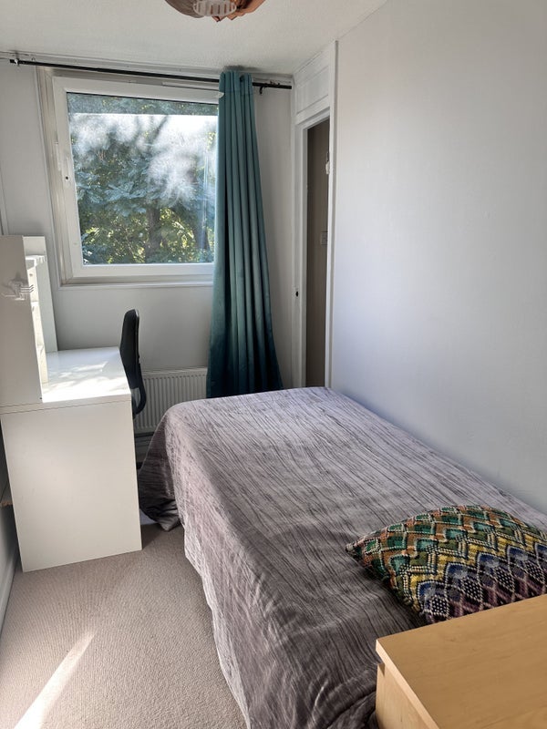 Room St John's Wood Road in City of Westminster