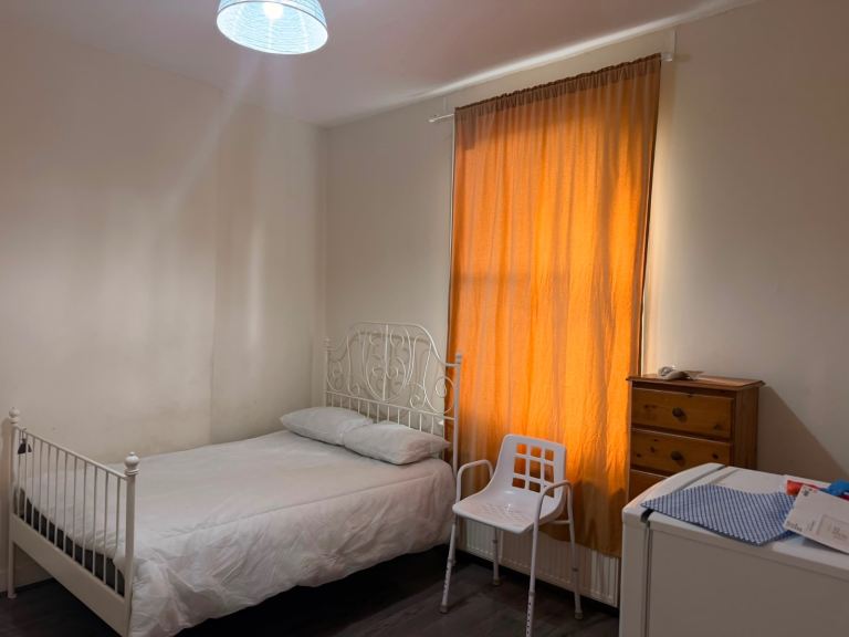 Flat Wellington Gardens in Greater London