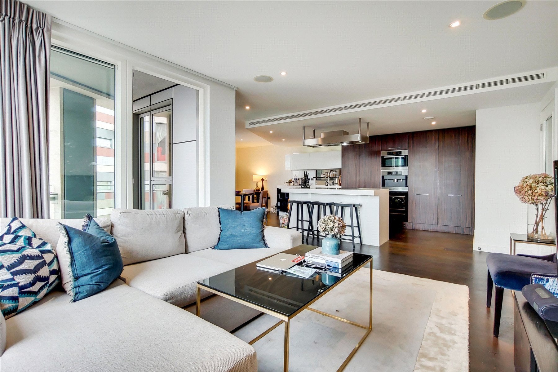 Flat Gatliff Road in City of Westminster