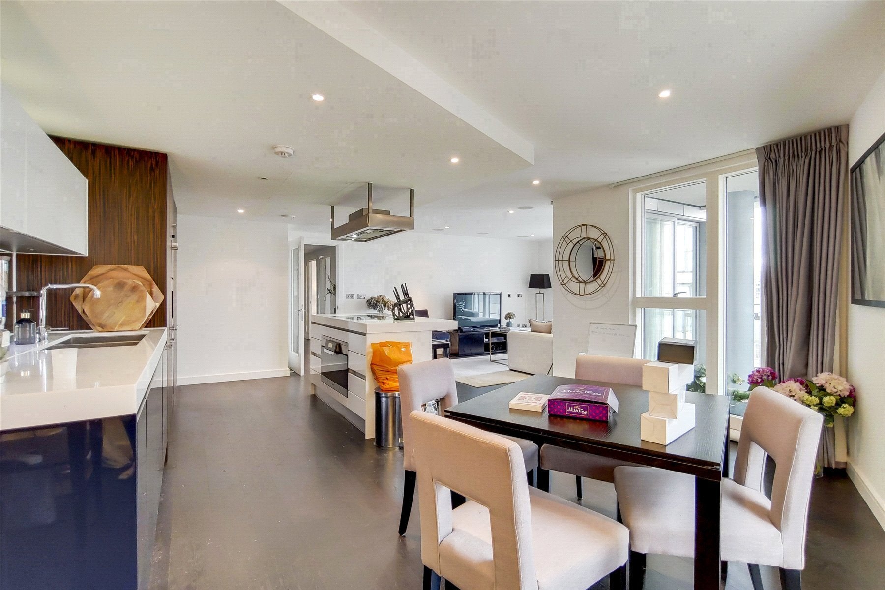 Flat Gatliff Road in City of Westminster
