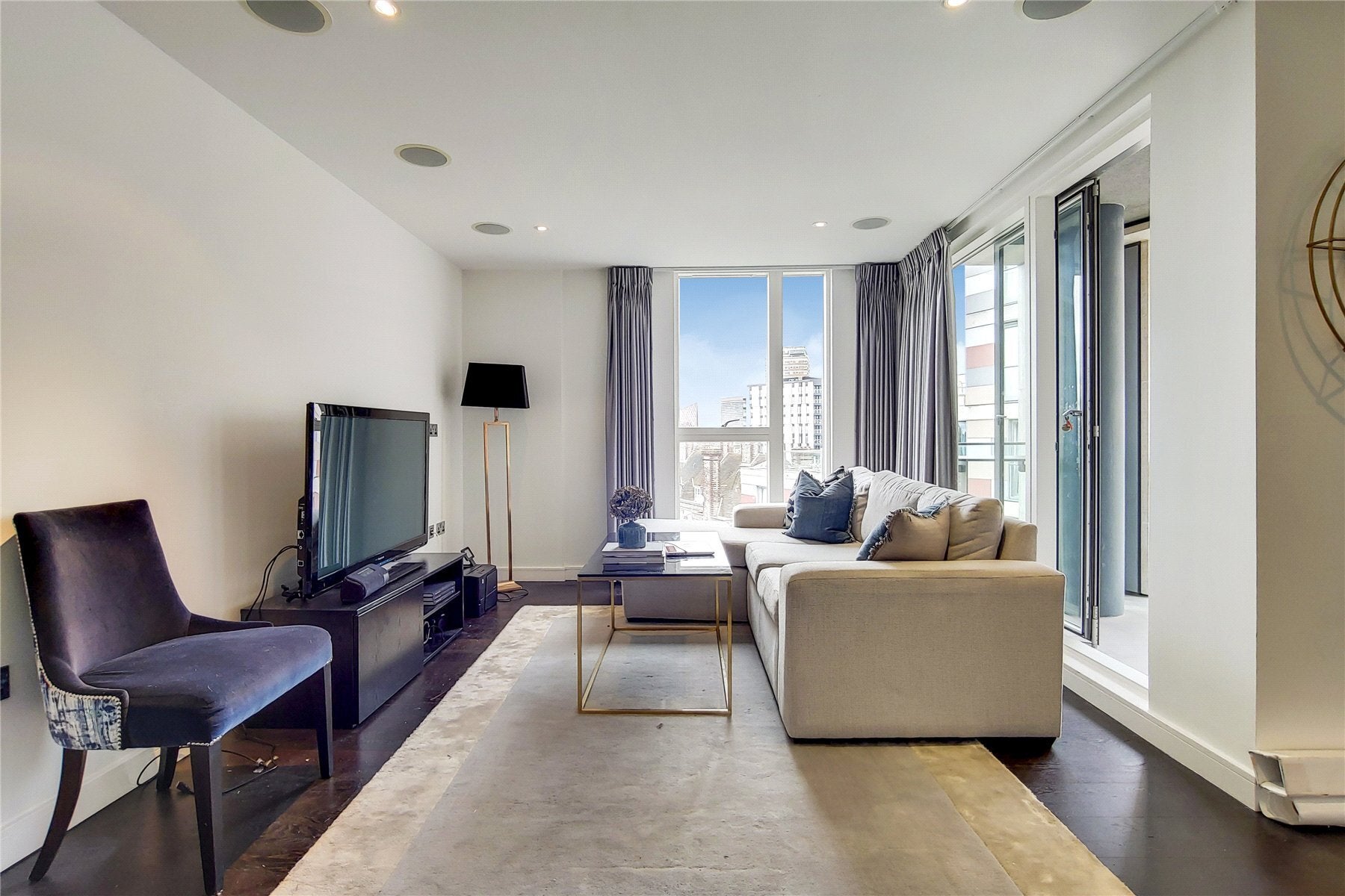 Flat Gatliff Road in City of Westminster
