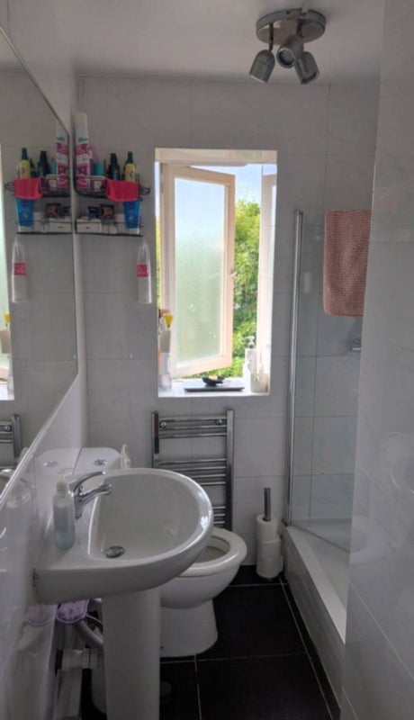 Room Broadhurst Gardens in Greater London
