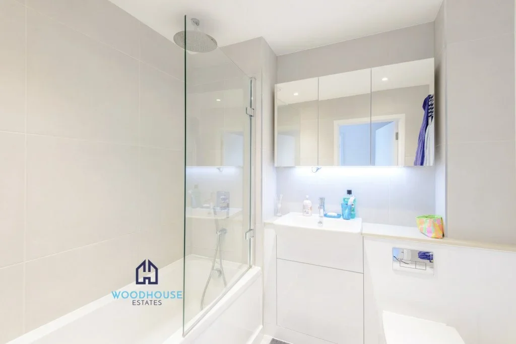 Flat Wilkinson Close in Greater London