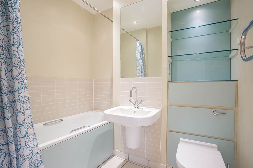 Room High Street in Borough of Runnymede