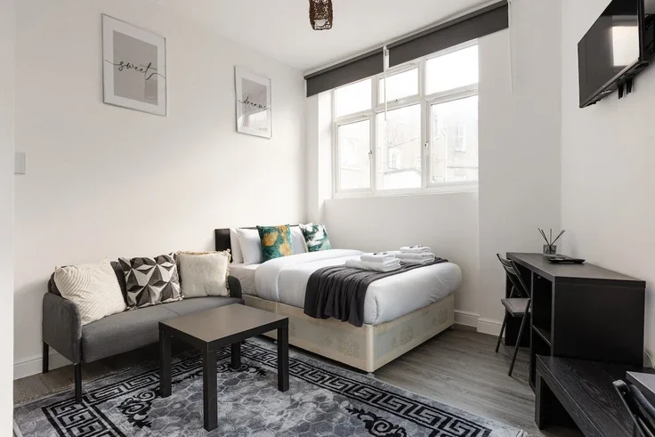 Flat Deptford Broadway in Greater London