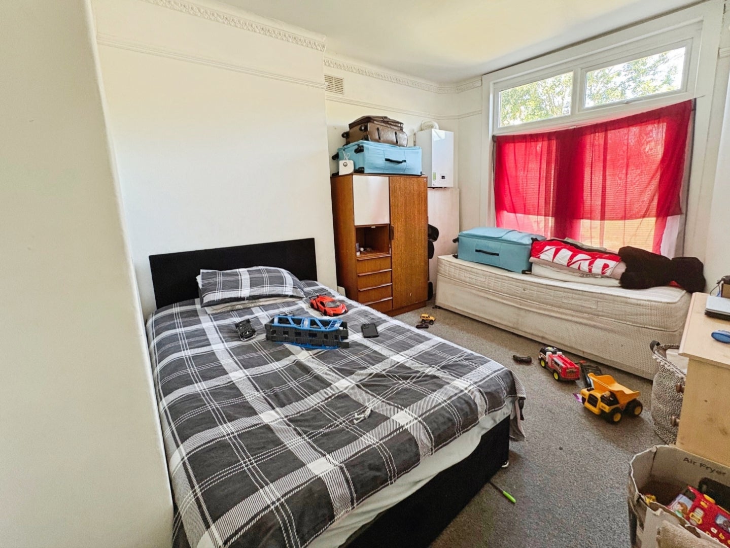 Flat Southchurch Road in Southend-on-Sea