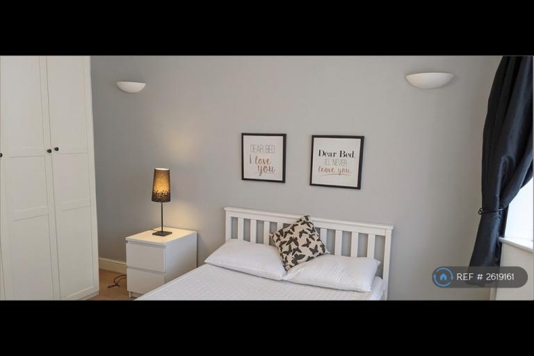 Room Nuthall Road in Nottingham