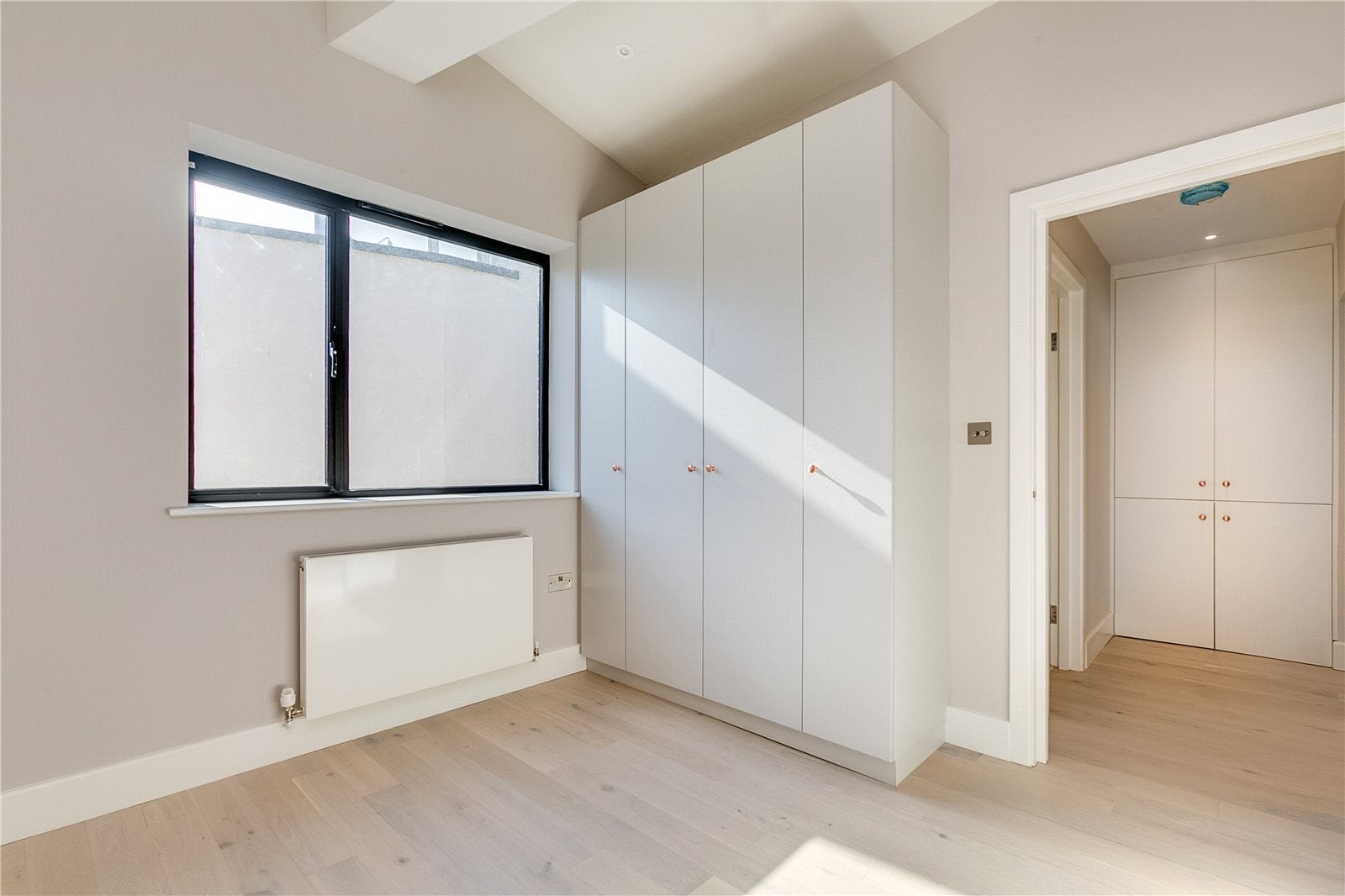 Flat Gayford Road in Greater London