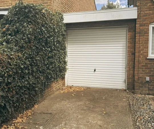 Flat Sandycombe Road in Greater London