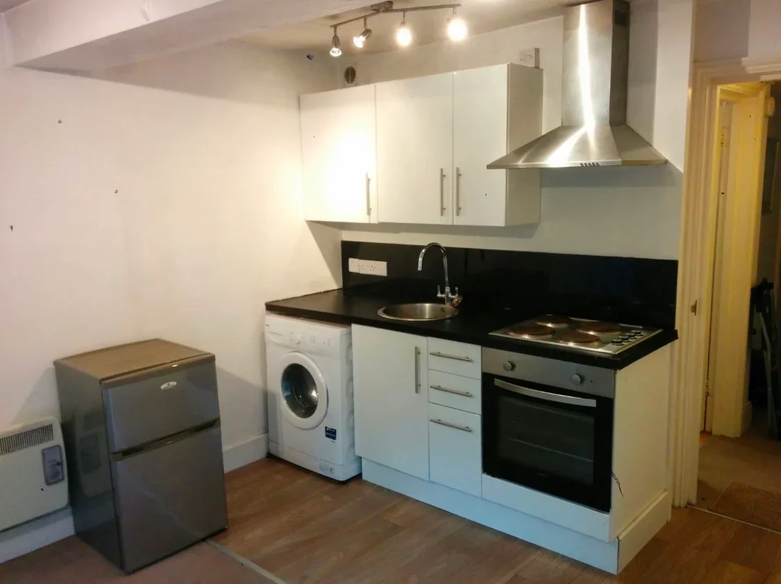 Flat Waldegrave Park in Greater London