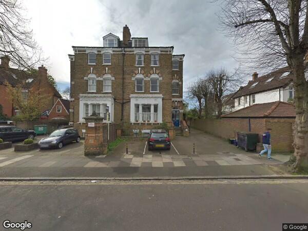 Flat Waldegrave Park in Greater London