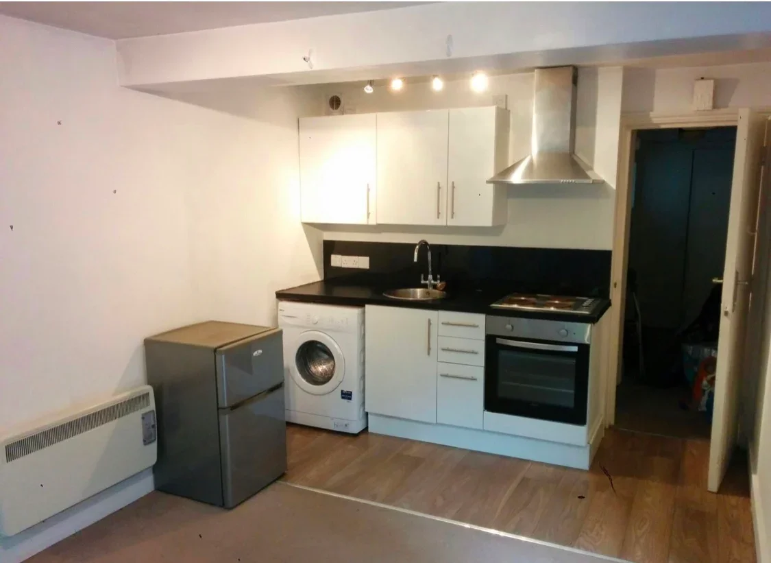 Flat Waldegrave Park in Greater London
