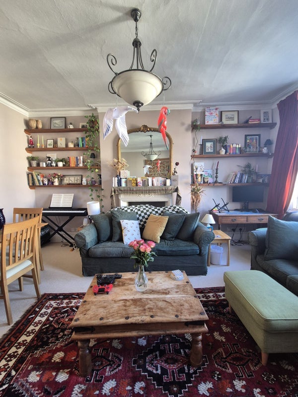 Room Sisters Avenue in Greater London