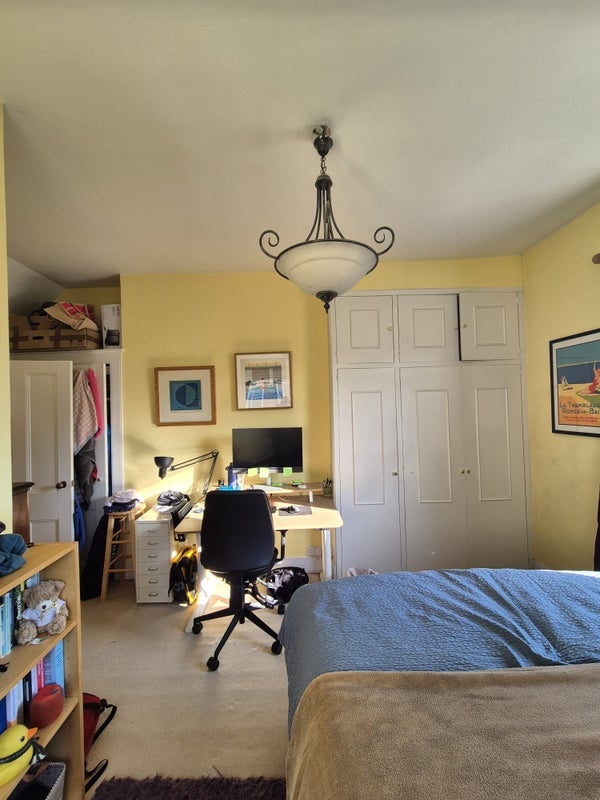Room Sisters Avenue in Greater London