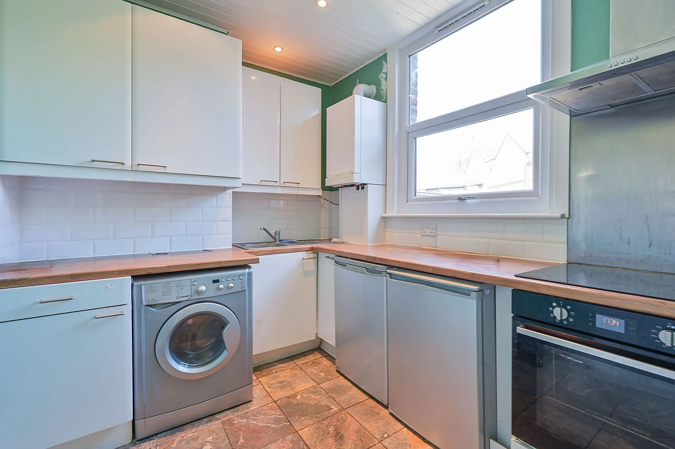 Flat Brougham Road in Greater London