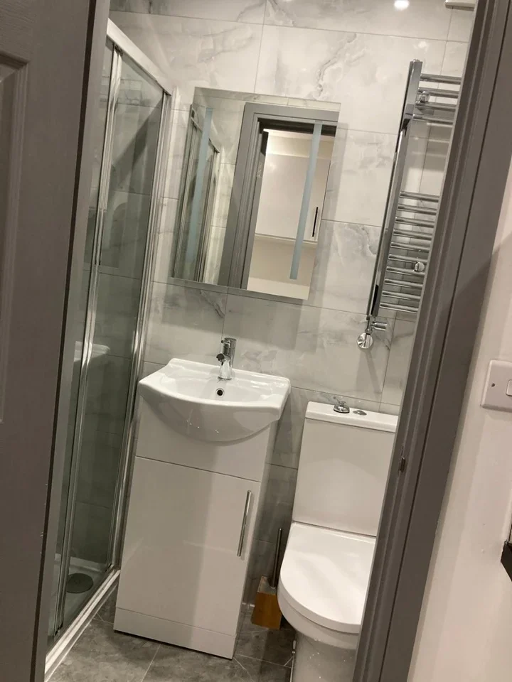 Room Long Drive in Greater London