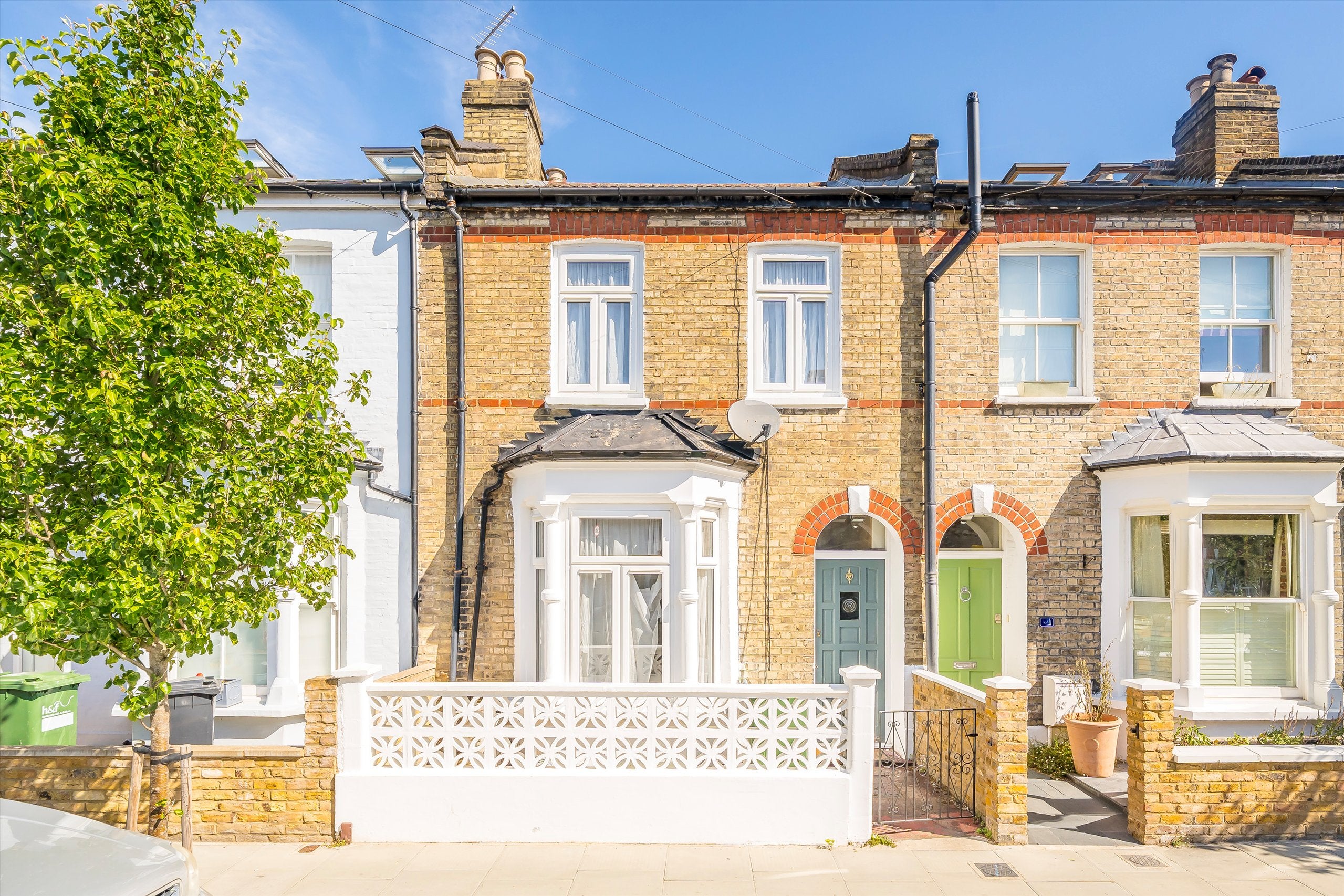 House Gayford Road in Greater London