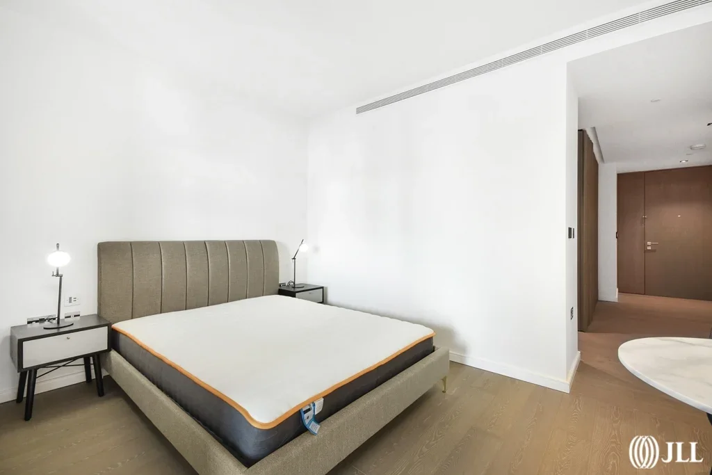 Flat Harbord Square in Greater London