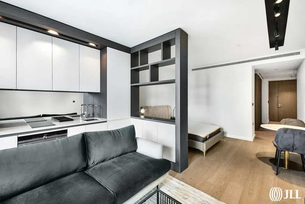 Flat Harbord Square in Greater London