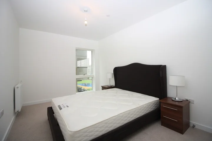 Flat Magellan Boulevard in London