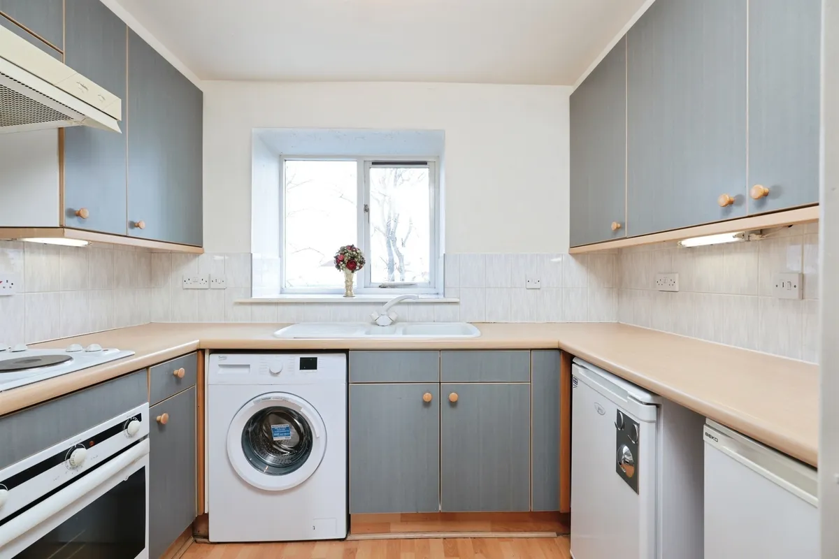 Flat Norbury Avenue in Watford