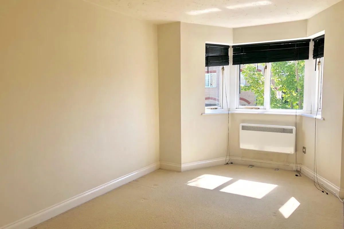 Flat Norbury Avenue in Watford