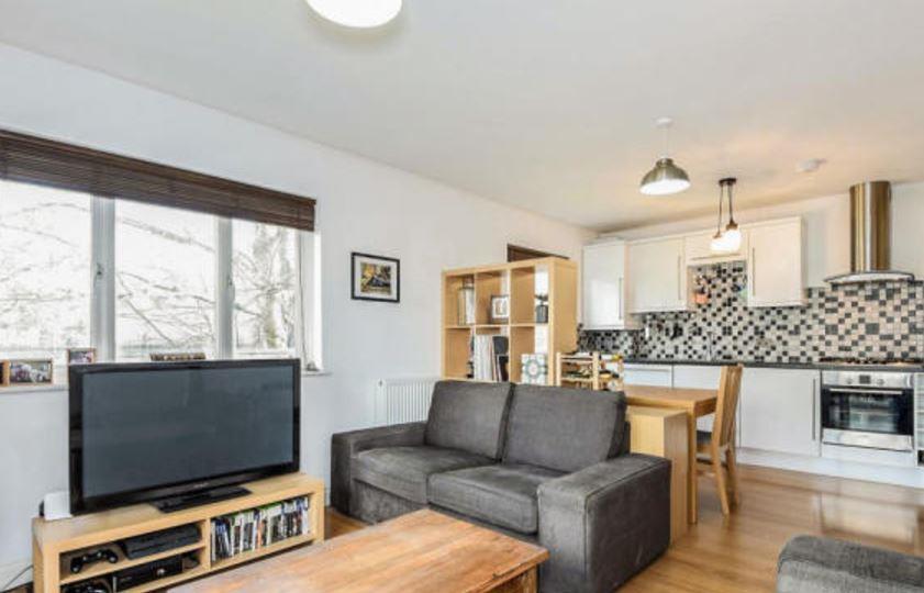 Flat Chatsworth Road in Greater London