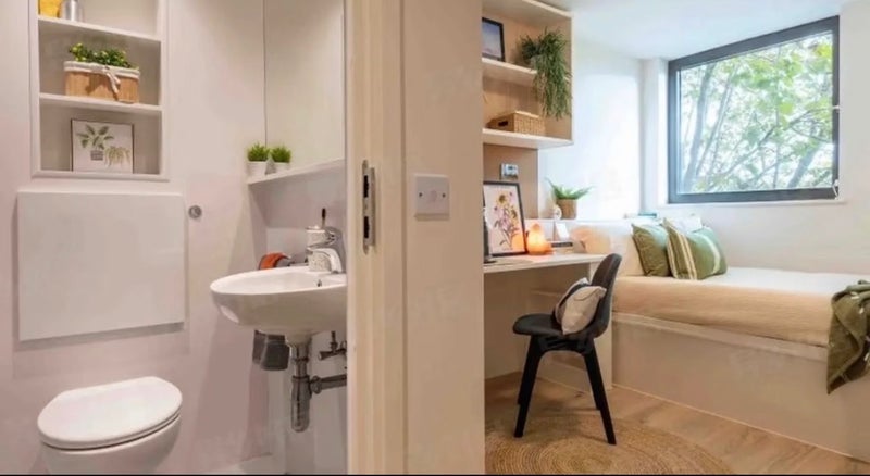 Room Blackburn Road in Greater London