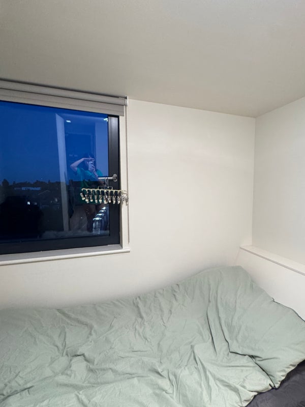 Room Blackburn Road in Greater London