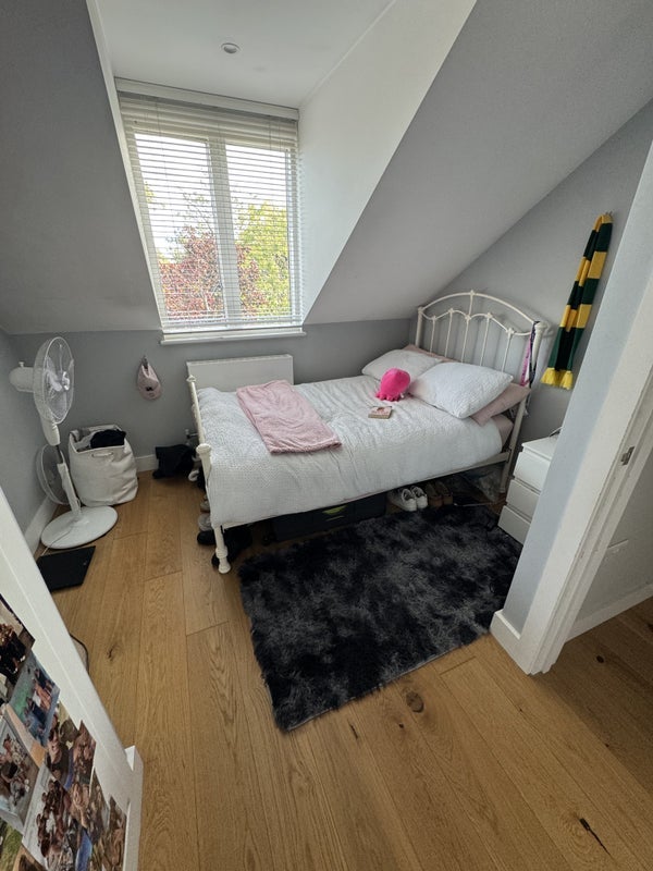 Room Kings Avenue in Greater London