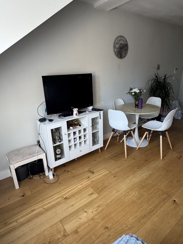 Room Kings Avenue in Greater London
