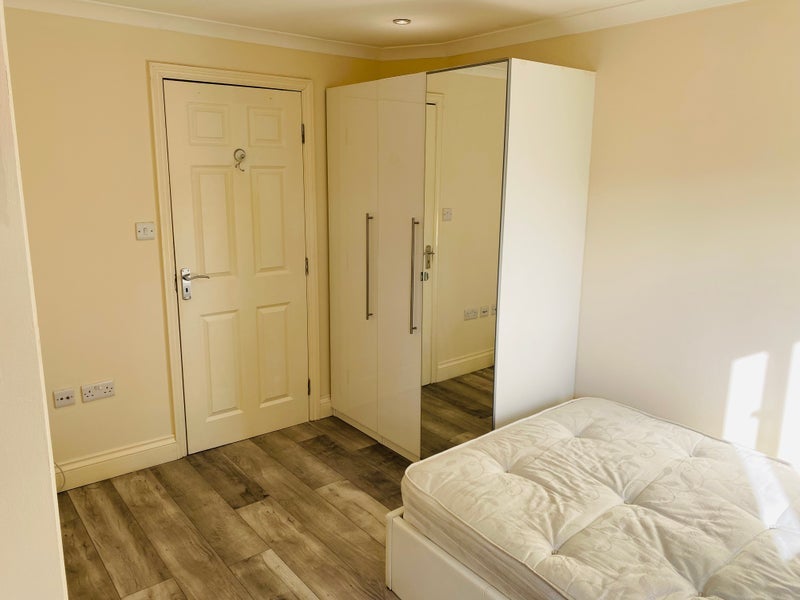 Room Paul Street in Greater London