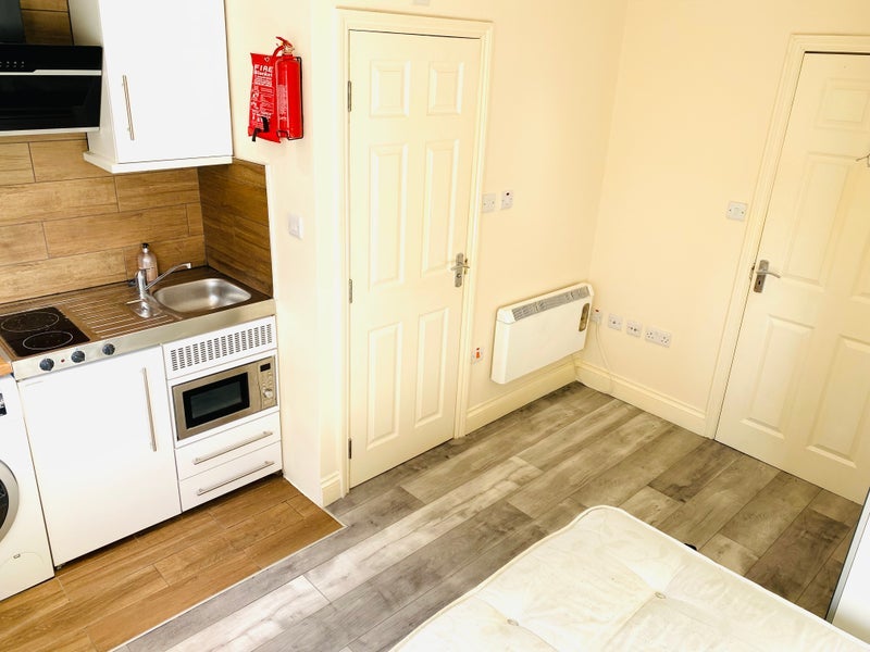 Room Paul Street in Greater London