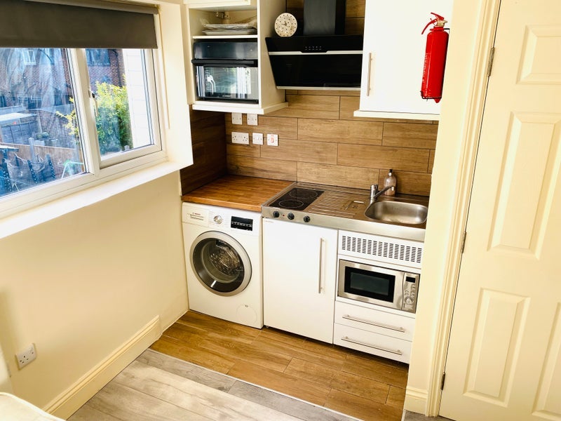 Room Paul Street in Greater London