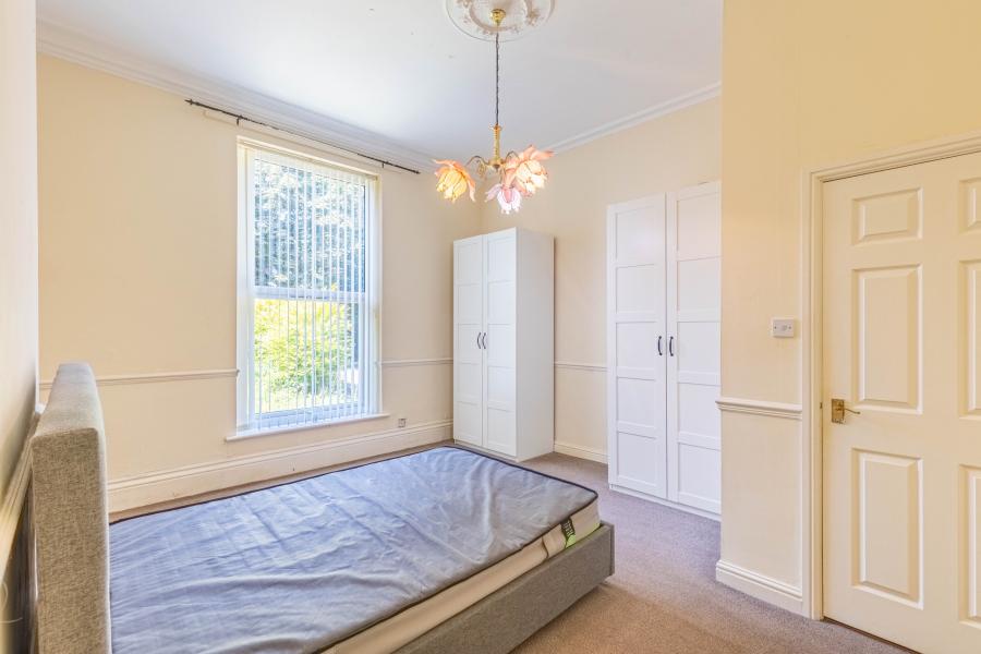 Flat Westfield Terrace in Leeds