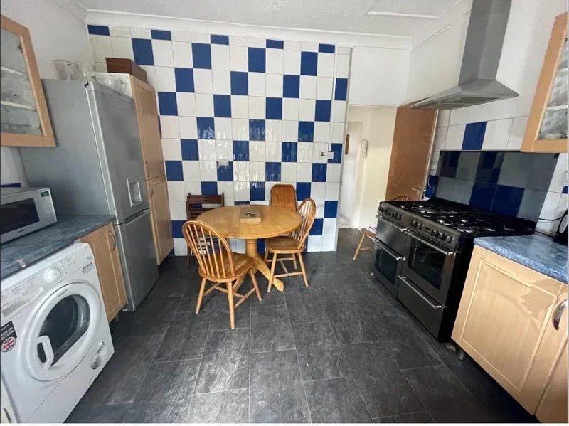 Room Cricklewood Broadway in Greater London