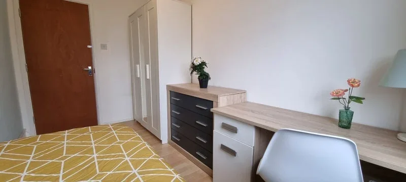 Room Cricklewood Broadway in Greater London