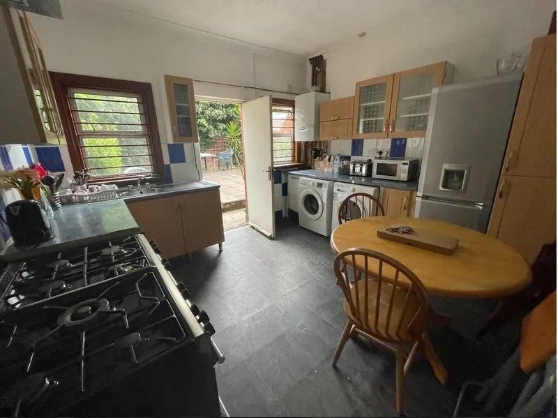 Room Cricklewood Broadway in Greater London