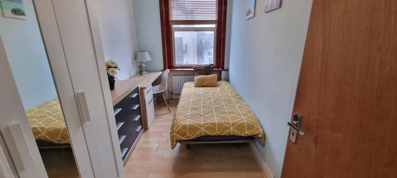 Room Cricklewood Broadway in Greater London