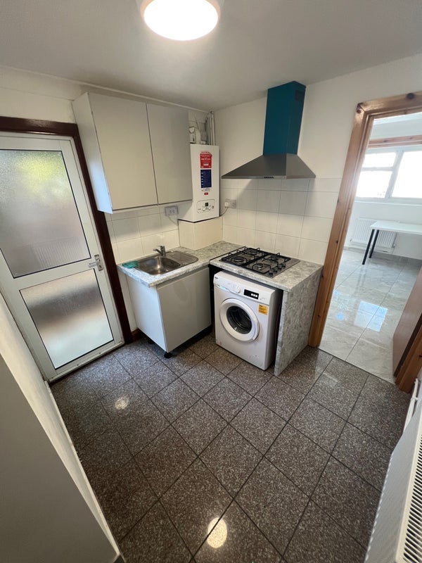 Flat Queen's Road in Greater London