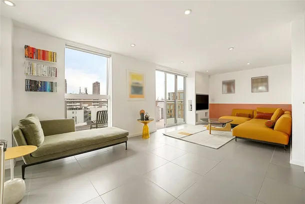 Flat Dance Square in Greater London