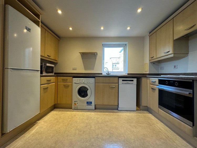 Flat Chalkhill Road in Greater London
