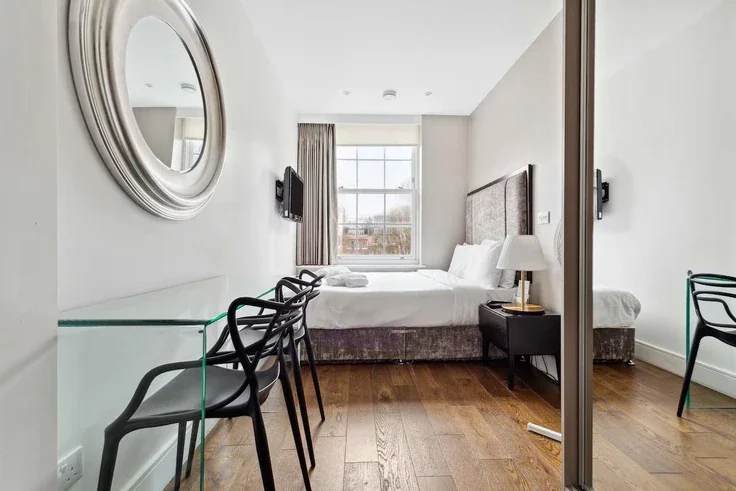 Flat Golden Square in City of Westminster