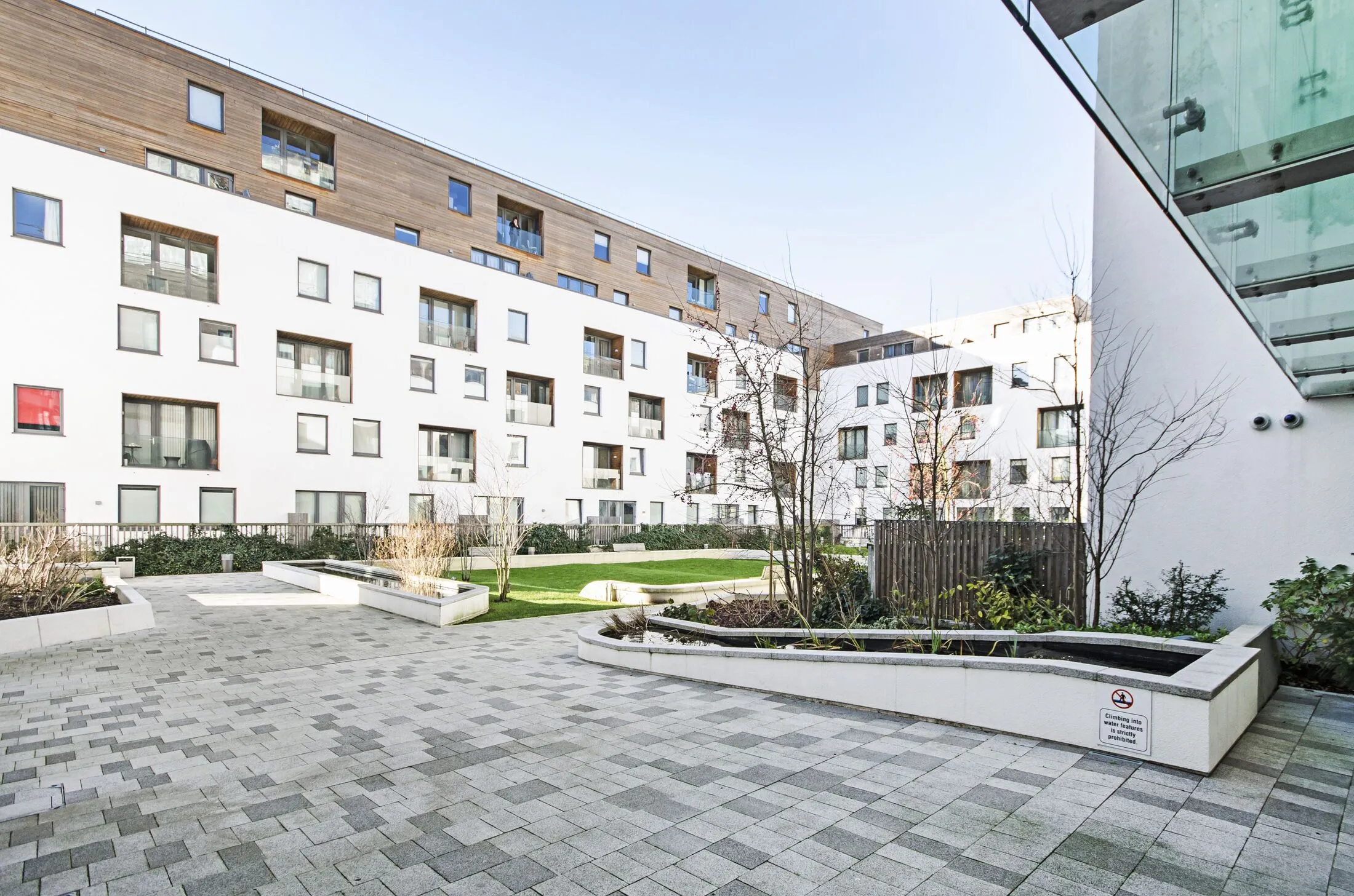Flat Capitol Way in Greater London
