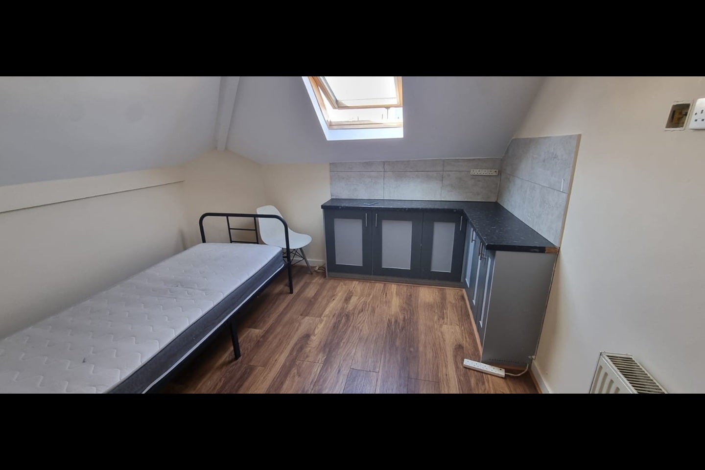 Room St Andrews Road in Greater London