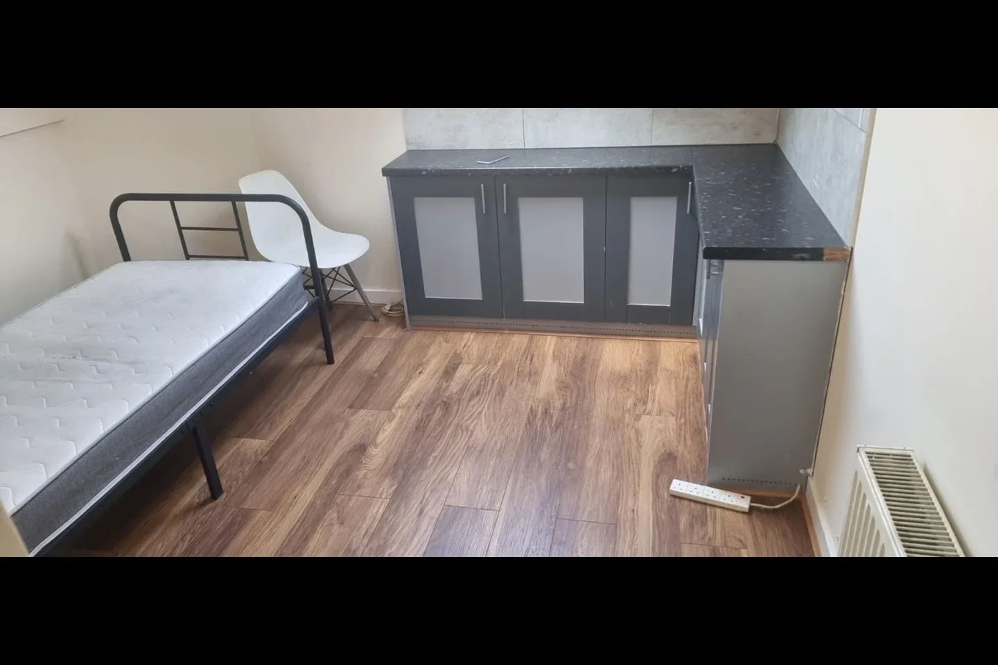 Room St Andrews Road in Greater London