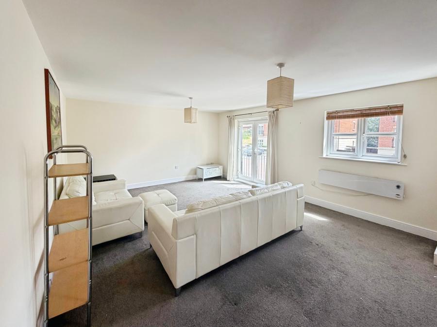 Flat Badgerdale Way in Derby