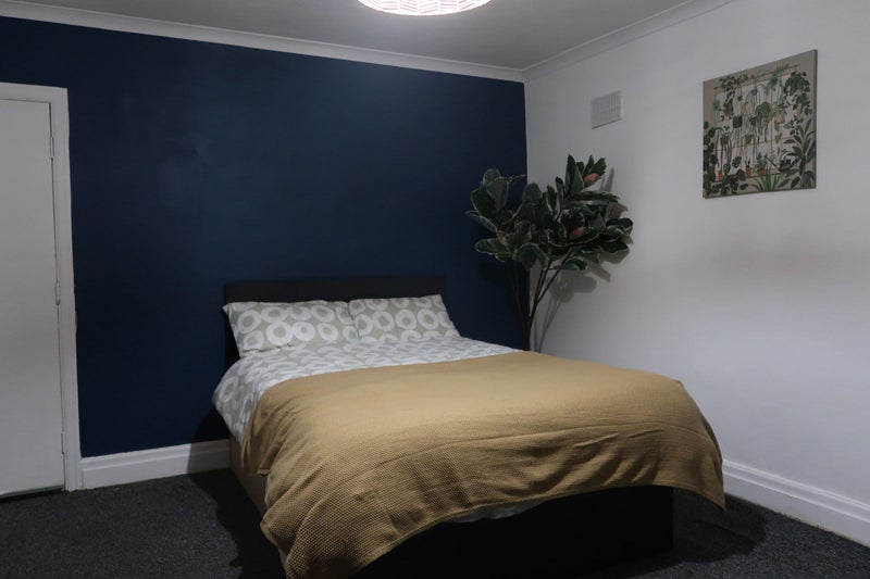 Room Kemble Avenue in Manchester