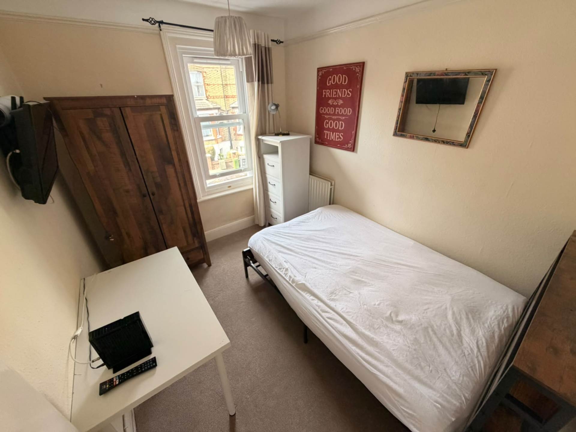 Room Farnham Road in Guildford