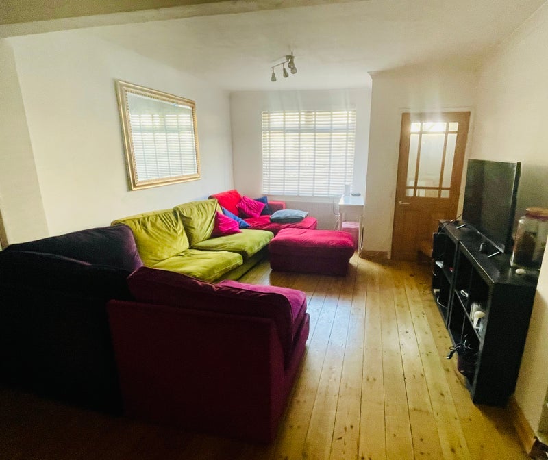 Room Crunden Road in Greater London